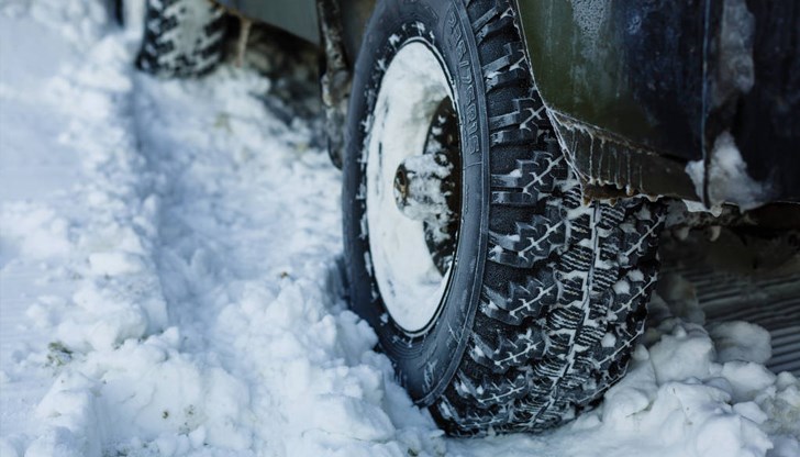 Колите се движат в едната лента