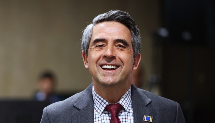 Господин премиер, назначете си говорител на правителството, не да говори Делян Пеевски, каза Плевнелиев Господин премиер, назначете си говорител на правителството, не да говори Делян Пеевски, каза Плевнелиев