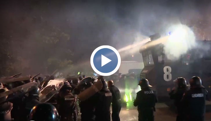 СДВР вече отстрани трима полицаи за упражняване на полицейско насилие на протеста на футболните фенове в София