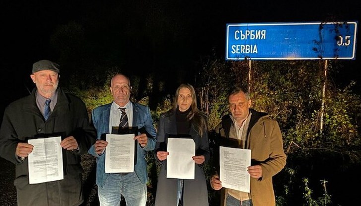 С измислени мотиви на границата са спрени съпредседателят на ВМРО Александър Сиди и писателят Едвин Сугарев