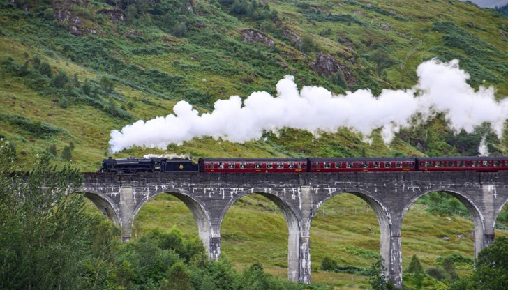 Кандидатите трябва да са навършили 20 години, не е необходим предишен опит