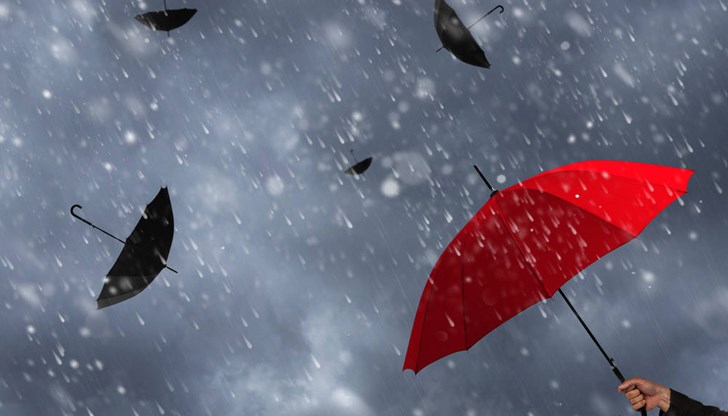 Превалявания от дъжд и сняг, бурен вятър в 15 области