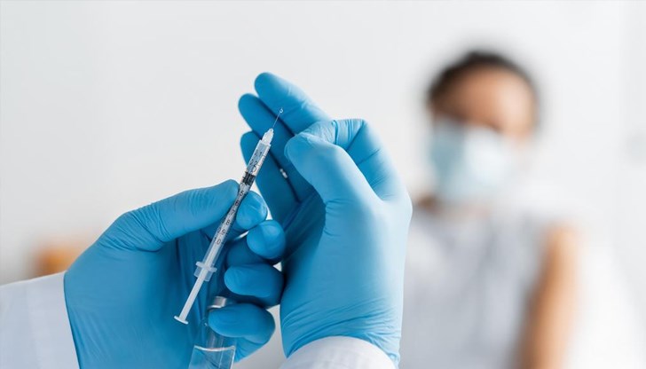 Новата ваксина се препоръчва за хора над 12 години