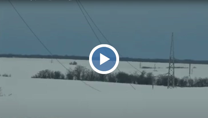 Съвместни екипи от "Енерго-про" и Община Две могили работят при много тежки условия по възстановяване на електроподаването