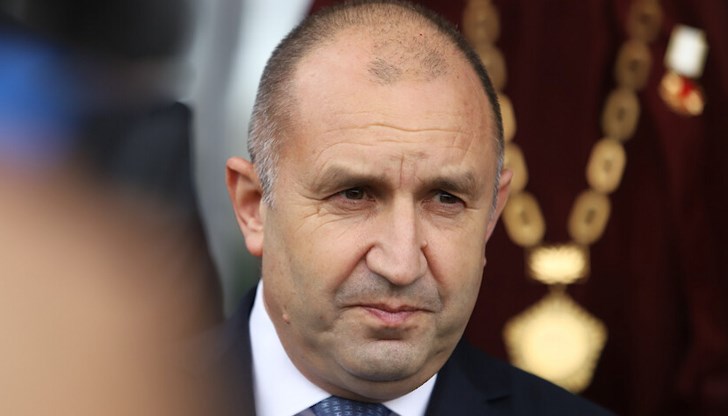 Това би се случило, ако парламентът не озапти министъра на финансите, заяви президентът