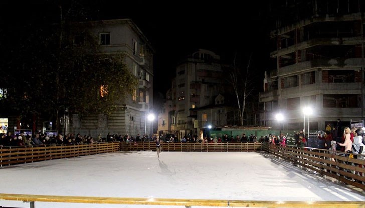 Работното ѝ време е всеки ден от 09:30 до 21:30 часа