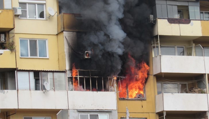 Пожарът се е разразил в блок 308 в квартал "Владислав Варненчик"