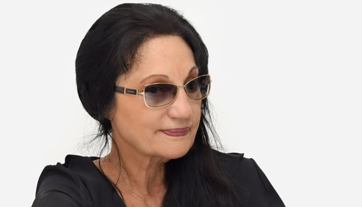 Натискал ли го е да влезе в корупционна схема?, пита журналистката Анна Заркова