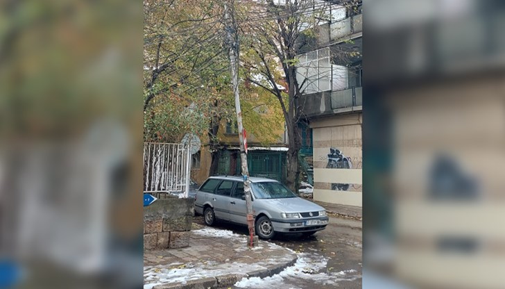 Русенец сигнализира за опасно наклонен стълб на кръстовището на ул. "Кирил Старцев" и ул. "Духовно възраждане"