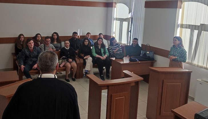 Съдия Ивайло Йосифов коментира пред студенти особеностите на ревизионното производство по ДОПК