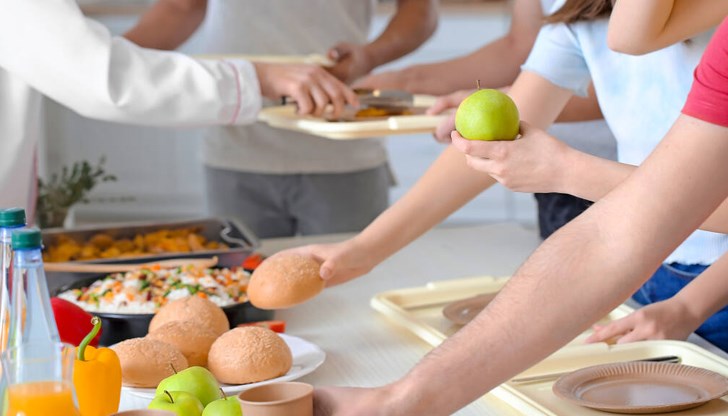 80 деца от социално слаби семейства в Общината ще получават топъл обяд всеки ден 80 деца от социално слаби семейства в Общината ще получават топъл обяд всеки ден