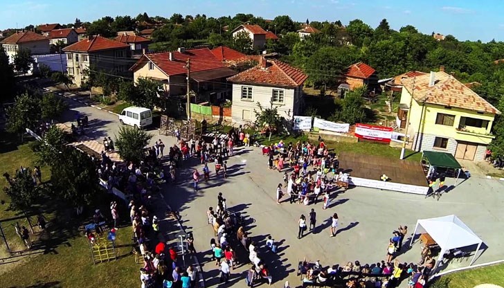 Музика и танци в празничната програма на русенското село Музика и танци в празничната програма на русенското село