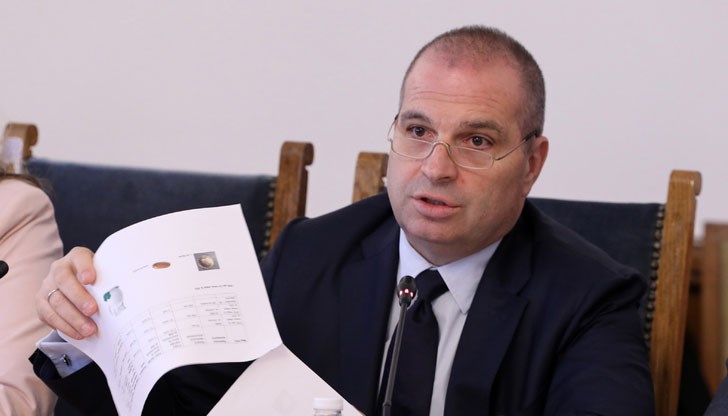 Според Караджов рязкото неочаквано въвеждане на тези високи данъци ще помогне на министъра на финансите да "позакърпи необмисления неиздържан бюджет"