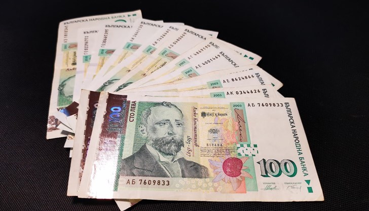 Приравняват размера на майчинството с този на минималната работна заплата