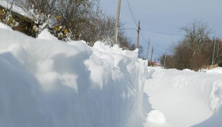 Все още остават затворени пътни отсечки от третокласната пътна мрежа Все още остават затворени пътни отсечки от третокласната пътна мрежа