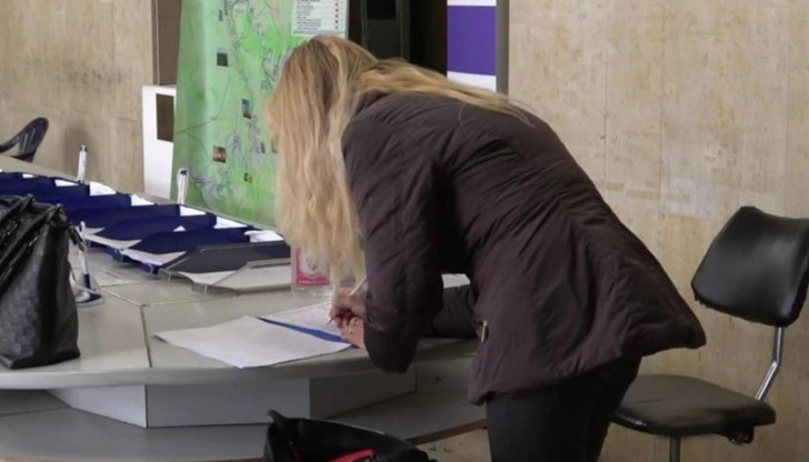 Близо 7 600 русенци се подписаха в нея с отрицателно становище Близо 7 600 русенци се подписаха в нея с отрицателно становище