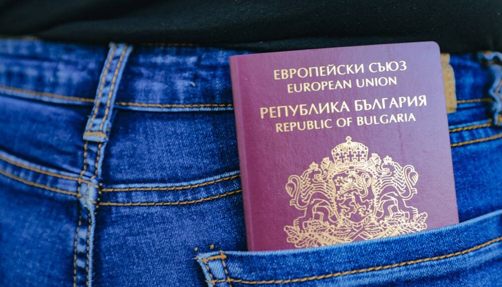 Те са били регистрирани с български документи от работодателя си, при когото работели незаконно