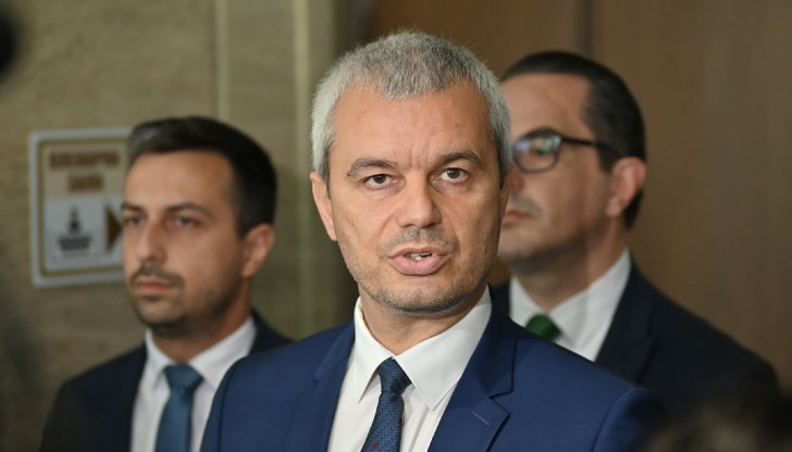 Костадин Костадинов написа в социалната мрежа, че ще внесат вот на недоверие заради политиката в областта на отбраната