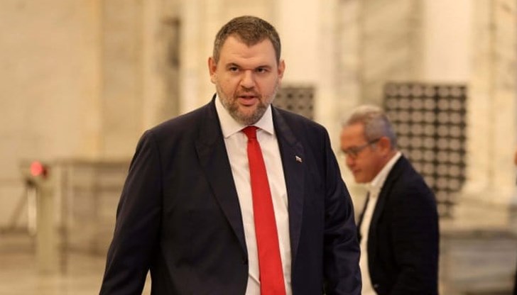 Със сигурност някой се облагодетелства от дерогацията на "Лукойл" и това е режимът на Путин Със сигурност някой се облагодетелства от дерогацията на "Лукойл" и това е режимът на Путин