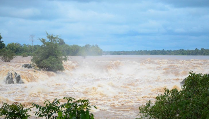 В резултат на интензивни валежи има опасност от възникване на поройни наводнения, алармират от МОСВ