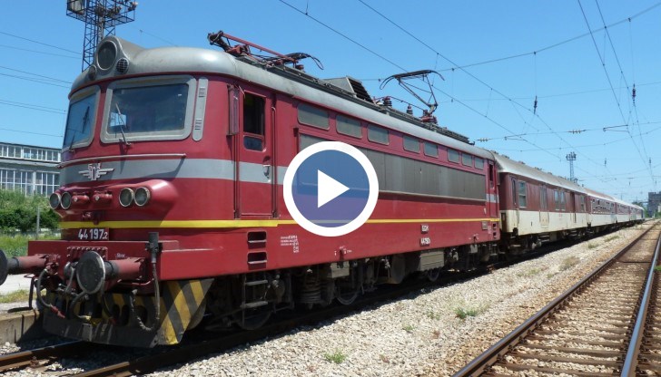 29-годишният мъж е бил в неадекватно състояние и се държал агресивно към другите пътници