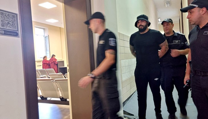 Адвокат на Георгиев припомни, че най-тежката мярка „задържане под стража“ спрямо него е взета по обвиненията за „заканите с убийство"