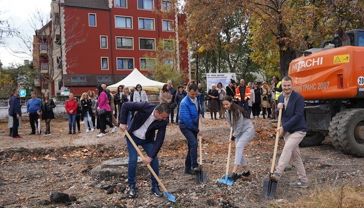 Екипът на заместник-кмета на района направи тържествена първа копка на дългоочакваната детска градина