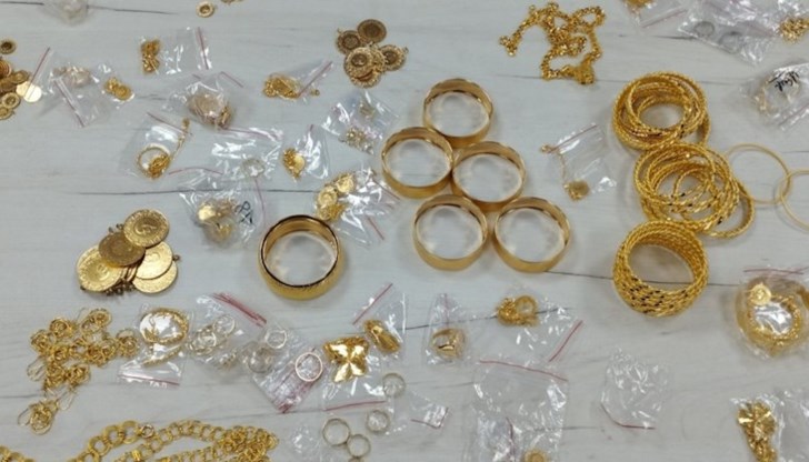 Накитите са над 3 килограма