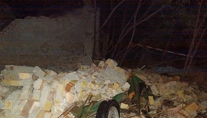 Рухнала стена уби мъж, друг беше покосен от ток