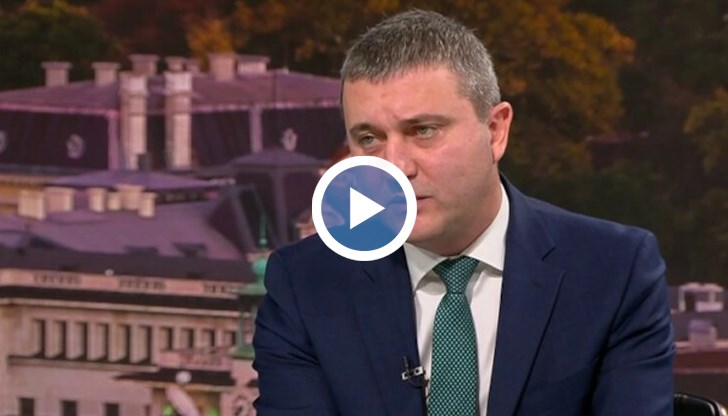 Асен Василев сбърка с комуникацията в началото