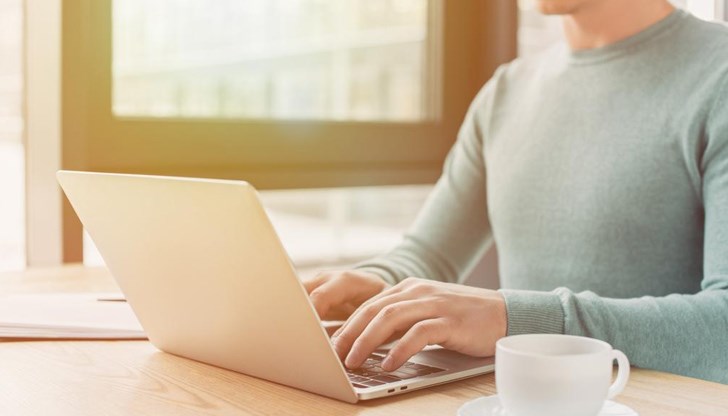 Според промени в Кодекса на труда, служителите ще трябва изрично да упоменават мястото, от което работят