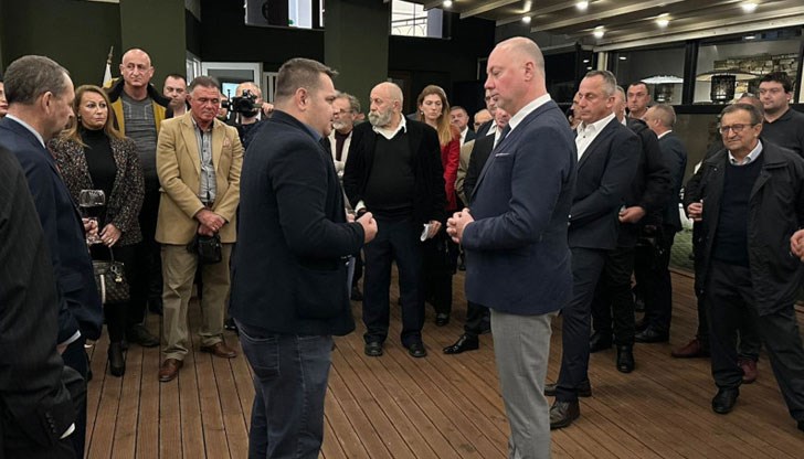 Председателят на българския парламент Росен Желязков разговаря в Скопие с представители на български организации