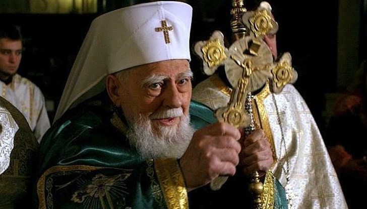 Марин, както е светското име на патриарха, е бил деловодител при храма "Успение Богородично" в Русе в продължение на три години