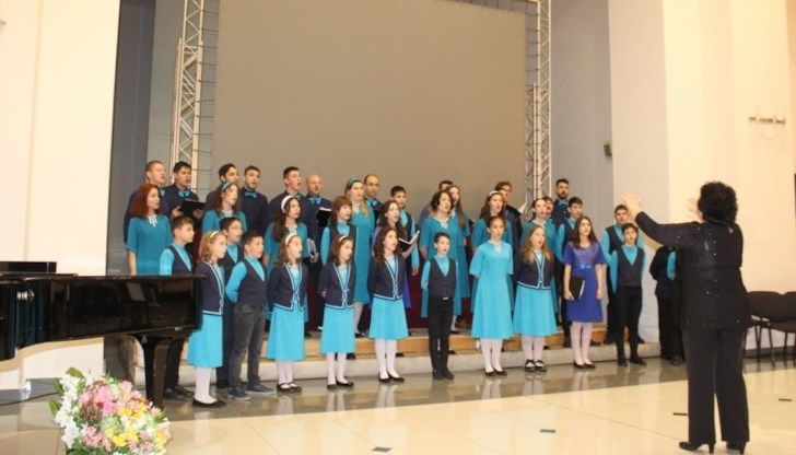 Хорът е създаден на 1 ноември 1993 г. в град Русе от диригента Мина Влайкова