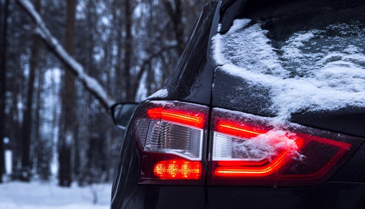 Силният снеговалеж блокира десетки населени места Силният снеговалеж блокира десетки населени места