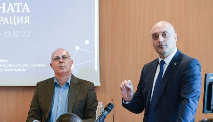 Ако искаме България да постига своите европейски цели, ако искаме да се извършват реформи в страната и ако не искаме властта да се върне обратно в пропутинска формация, допълни министърът на правосъдието Ако искаме България да постига своите европейски цели, ако искаме да се извършват реформи в страната и ако не искаме властта да се върне обратно в пропутинска формация, допълни министърът на правосъдието