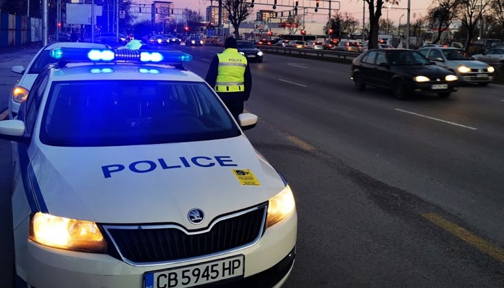 В цялата страна се извършват засилени проверки на товарните автомобили и автобусите В цялата страна се извършват засилени проверки на товарните автомобили и автобусите