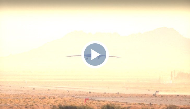 Самолетът може да носи на борда си и ядрени, и конвенционални оръжия и е проектиран да лети без екипаж