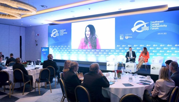 В областта на пътната инфраструктура продължаваме проектите за изграждане на магистрала Русе - Велико Търново и довършване на АМ „Струма, допълни Анна Натова В областта на пътната инфраструктура продължаваме проектите за изграждане на магистрала Русе - Велико Търново и довършване на АМ „Струма, допълни Анна Натова