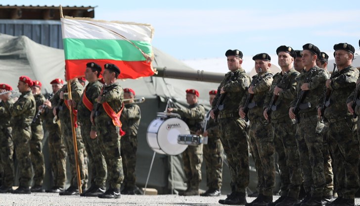 През април Конституционният съд отхвърли питането на служебния кабинет дали в мирно време гражданите могат да получават военна подготовка