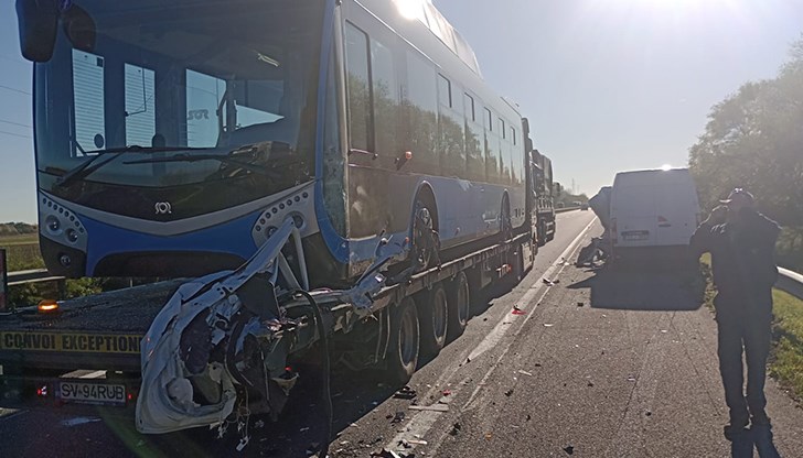 Общински транспорт Русе: Не е наша вина, че тролейбусът е бил повреден