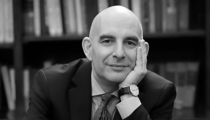 Когато прави публични изказвания, във всяко негово изречение трябва да присъства думата "евроатлантизъм" Когато прави публични изказвания, във всяко негово изречение трябва да присъства думата "евроатлантизъм"