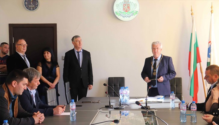 Тържествената учредителна сесия беше открита от областния управител на Русе Данаил Ковачев
