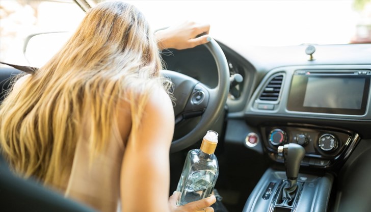 Будни граждани сигнализирали за автомобил с неадекватно движение по улиците на Велико Търново