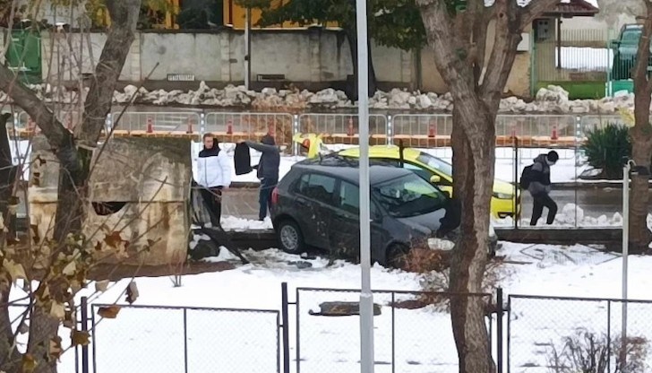 Според очевидци в автомобила е имало ученици от 12 клас Според очевидци в автомобила е имало ученици от 12 клас