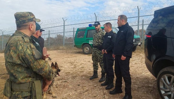 Калин Стоянов и директорът на Гранична полиция по-късно провериха ремонтните дейности по оградата и граничния път