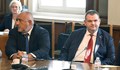 Докато пералнята се върти и Бойко Борисов и Делян Пеевски стават все по-чисти