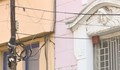 Километри опасни кабели висят над главите на русенци