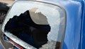 Разбиха задното стъкло на служебен автомобил в центъра на Русе