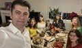 Кирил Петков празнува Коледа в Канада